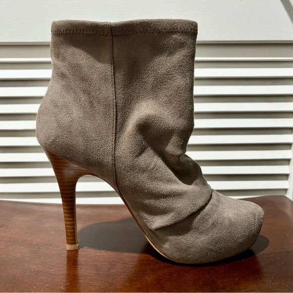NEW Faryl gray/taupe suede platform ankle boots 8 1/2 - Picture 3 of 5